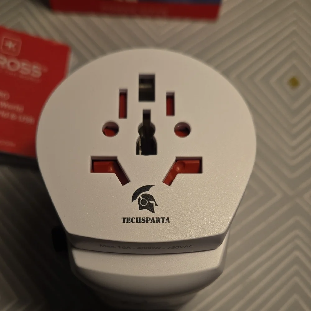 Two SKROSS PRO World Travel Adapter - Picture 8 of 8